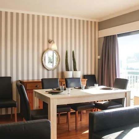 Apartamento Stunning In W/ Wifi